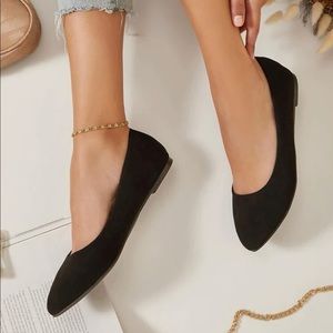 🥿Black Pointed-Toe Flats